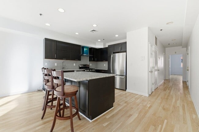 Building Photo - 86 Clinton St