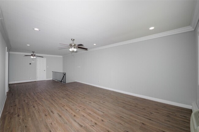 Building Photo - 483 Little East Neck Rd