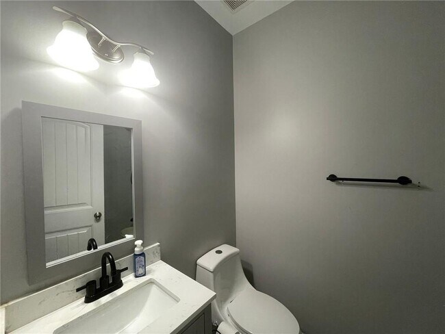 Building Photo - 825 Streamview Way