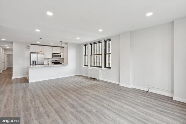 Building Photo - 135 S 19th St