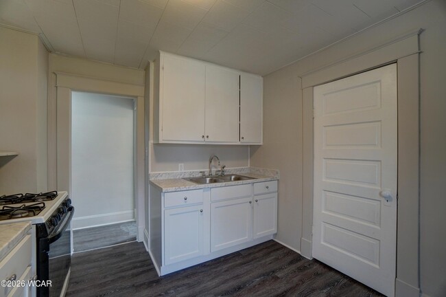 Building Photo - 1141.5 N Main St