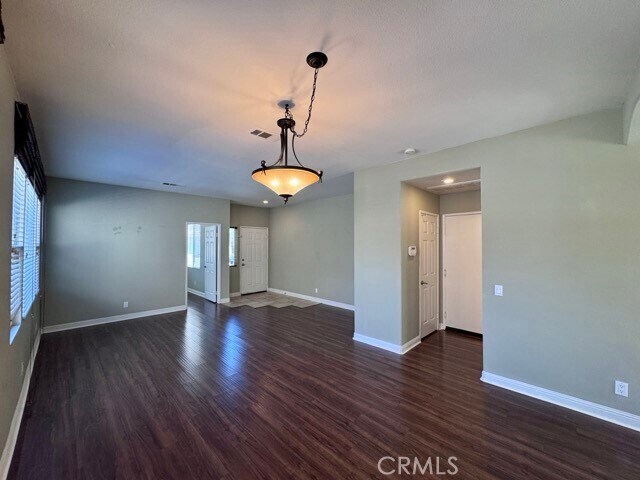 Building Photo - 30997 Oakhill Dr