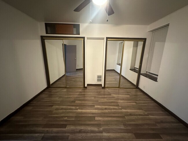 Building Photo - 2439 S Iseminger St