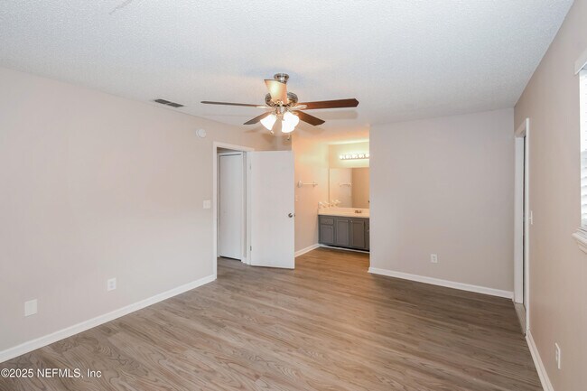 Building Photo - 5123 Somerton Ct