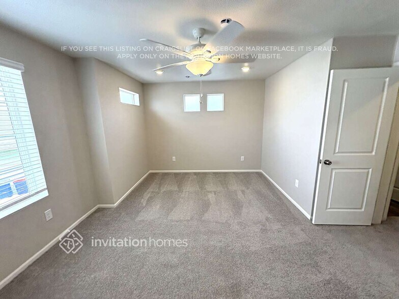 Building Photo - 3369 Streamwood Dr
