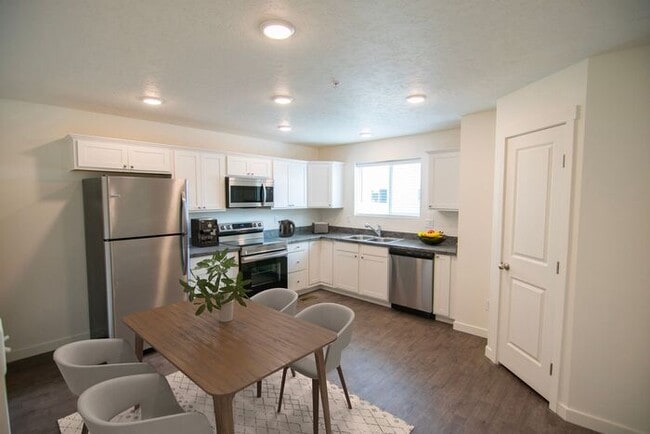 Building Photo - Gorgeous 3-Story 2021 Payton Model Townhom...