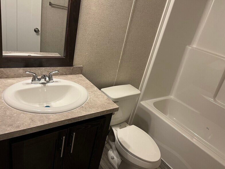 Building Photo - 6610 Lear Nagle Rd