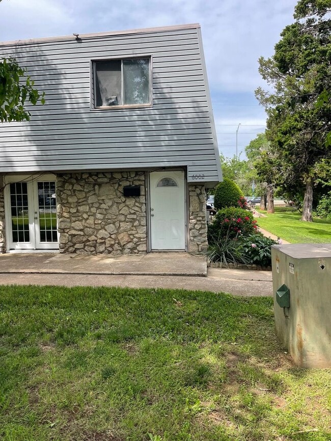 Primary Photo - 3 Bedroom, 2 1/2 bath, 2 story condo for r...