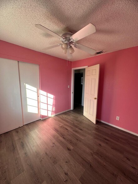 Building Photo - 1817 W La Sierra Dr