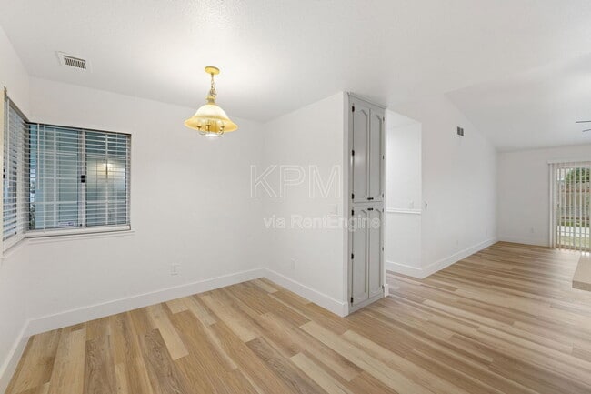 Building Photo - 9741 Treetop Dr