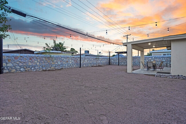 Building Photo - 7904 Parkland Dr