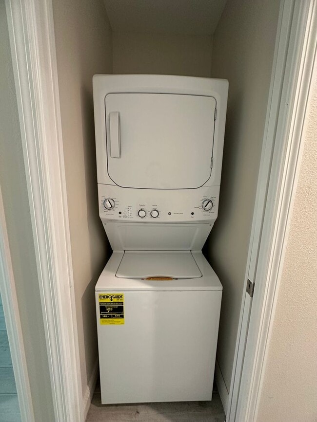 Building Photo - 621 E Virginia Ave