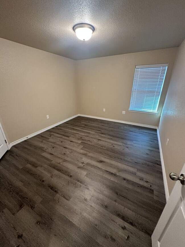 Building Photo - AVAILABLE NOW! - 2 WEEKS FREE!