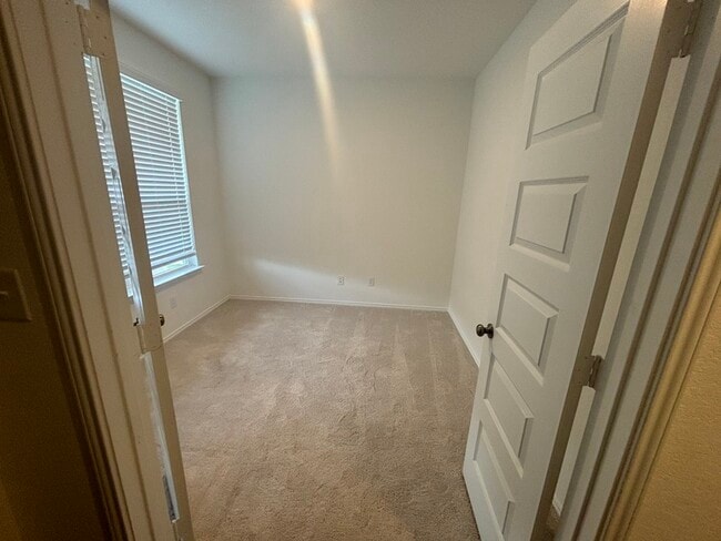 Building Photo - 148 Acorn Cir