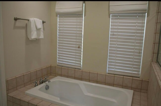 Building Photo - Beautiful 4 Bedroom 3 Bathroom House Atascadero