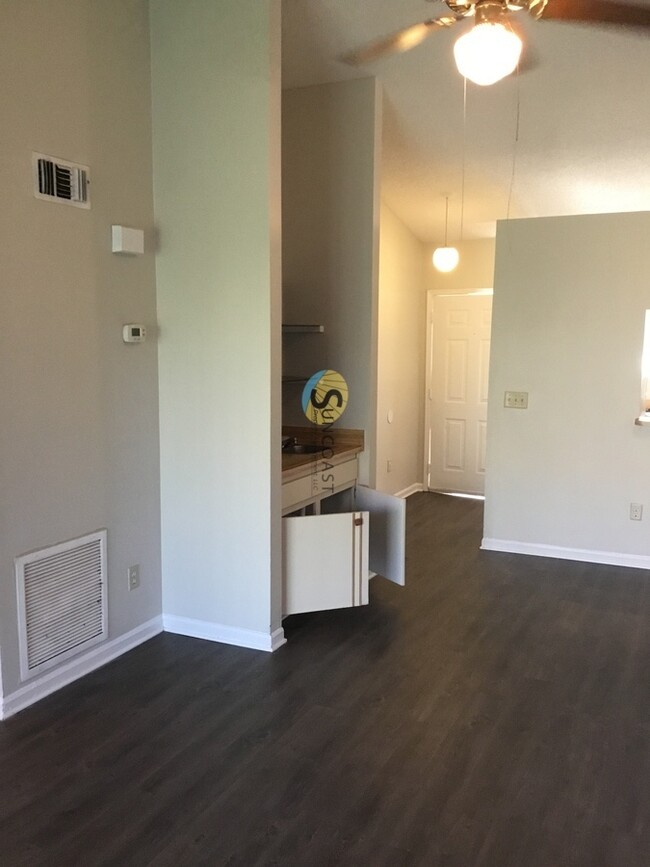 Building Photo - Cute 2BR/2BA Unit READY NOW!