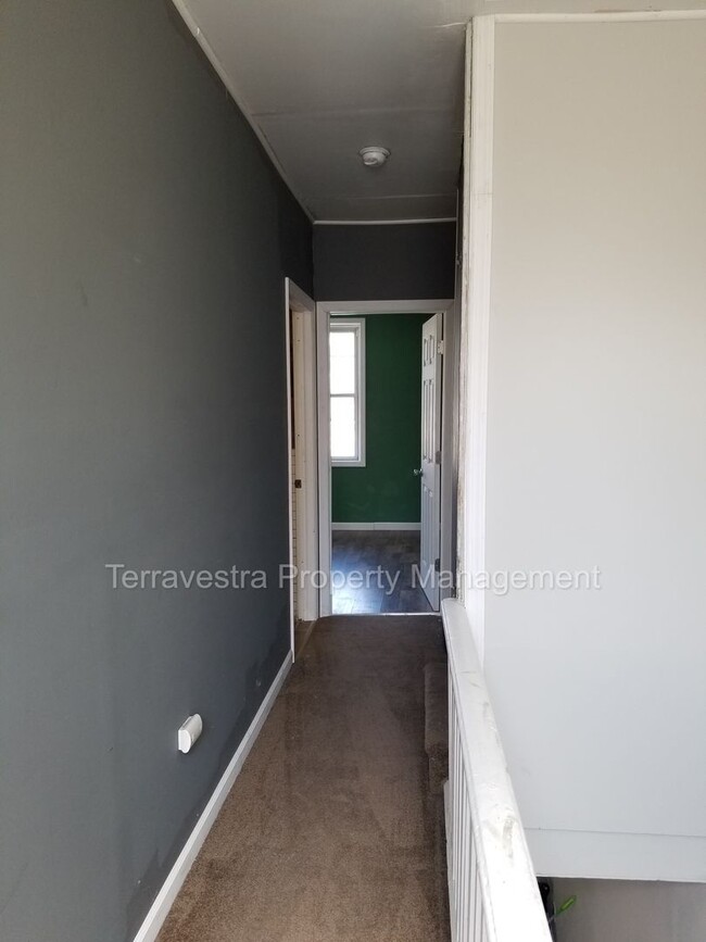 Building Photo - Very Large Newly Renovated - 3 Bed 1 Bath ...