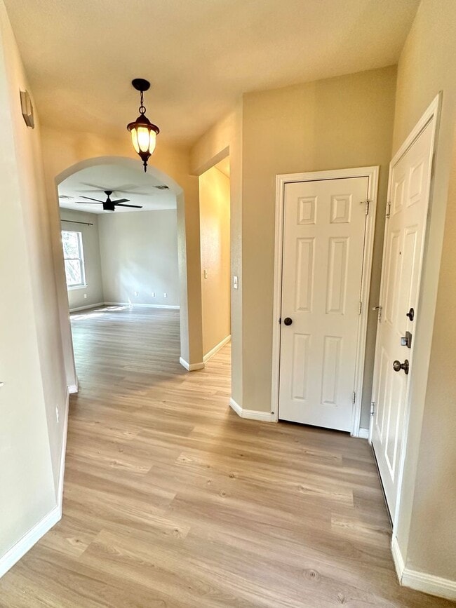 Building Photo - Stunning 4-Bedroom Home in the Desirable Sonoma Community