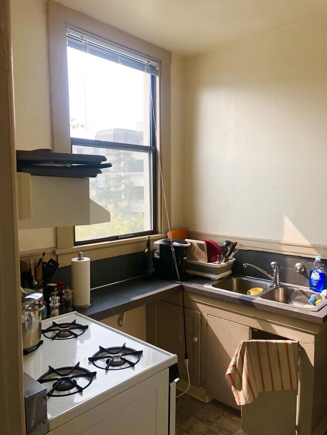 Building Photo - Snyder/Duke Apts - 1 bedroom