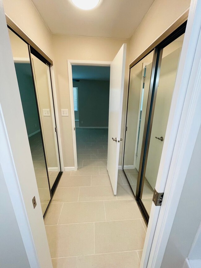 Building Photo - Gorgeous Completely Remodeled Single Story...