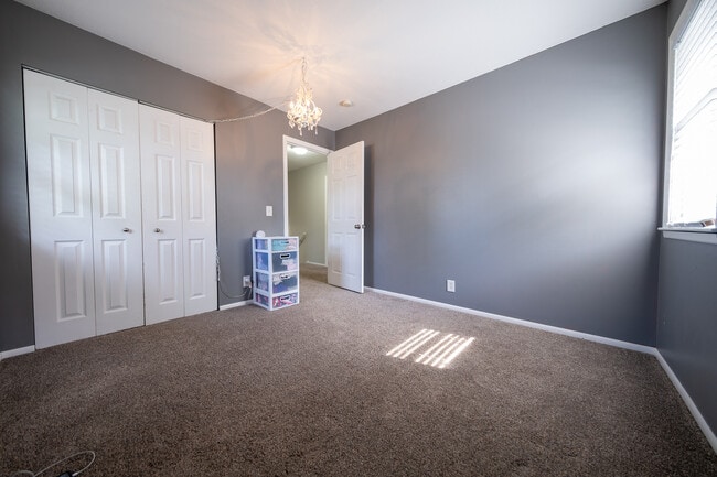 Building Photo - 257 Elm Dr