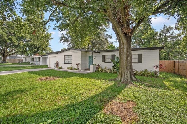 Building Photo - 9618 Pineridge Ave