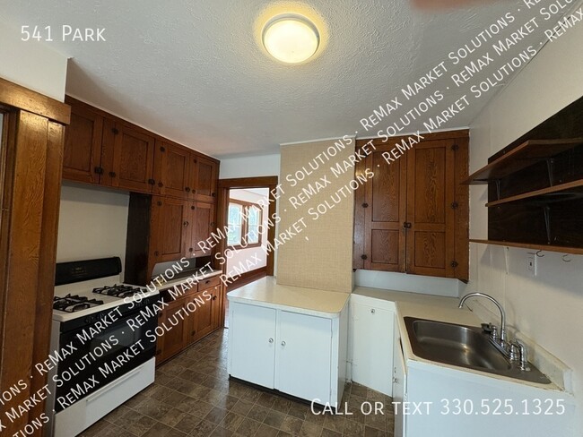 Building Photo - 541 Park-