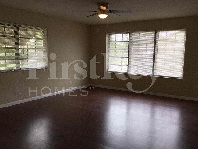 Building Photo - 1121 NW 23rd Terrace