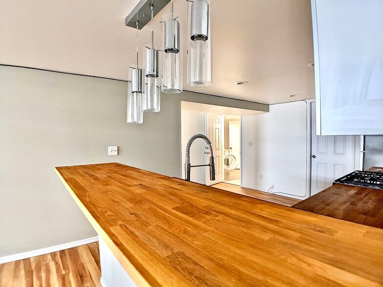 Building Photo - 5404 NE 54th Ave