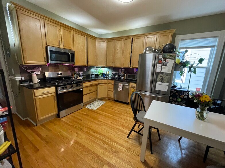 Primary Photo - 23 Forest Hills St