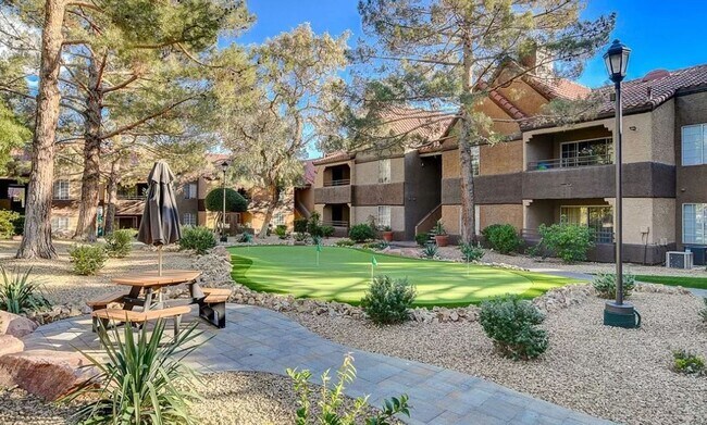 Building Photo - RESORT STYLE LIVING!