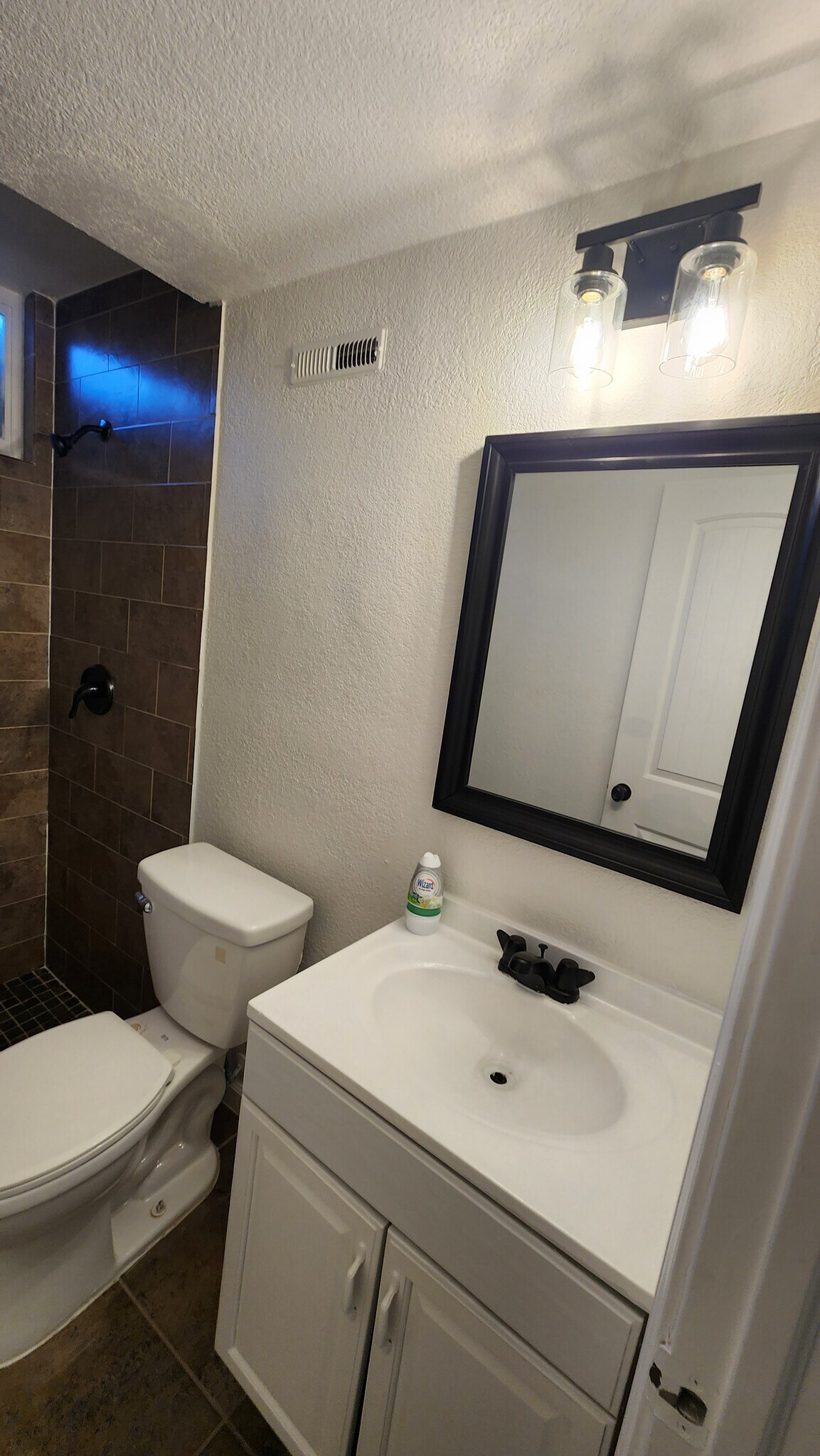 Building Photo - 14775 Robins Dr