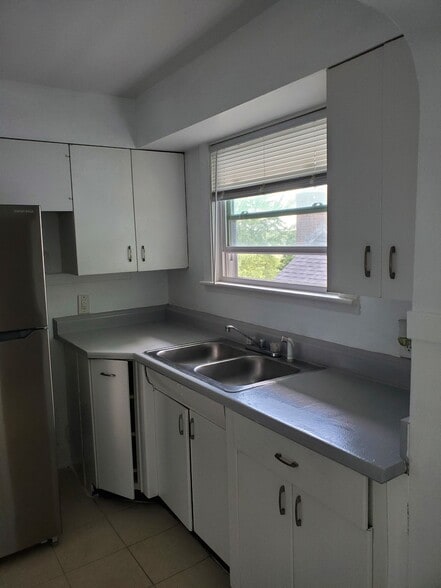 Building Photo - 128 Pointview Ave