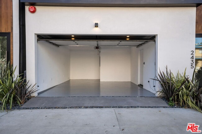 Building Photo - 2435 Penmar Ave