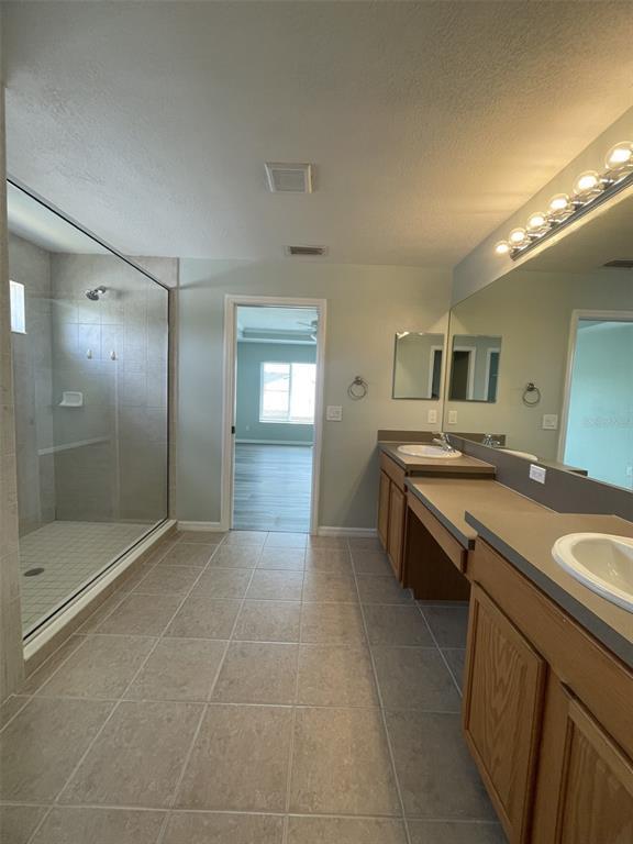 Building Photo - 2827 Suncoast Lakes Blvd