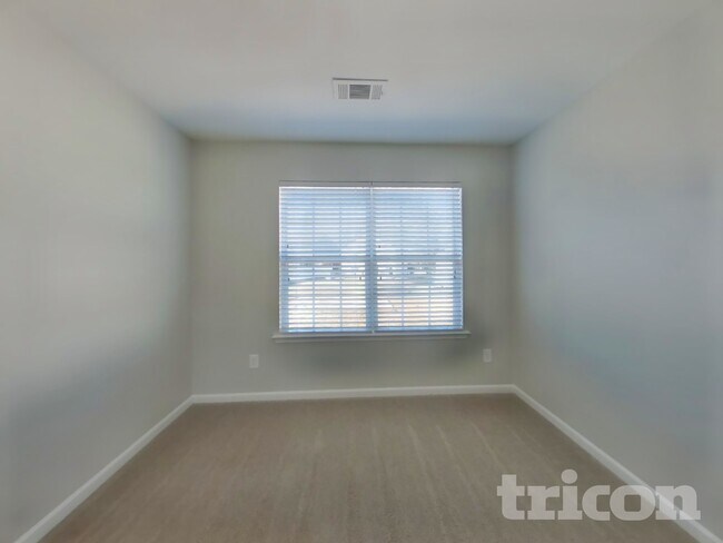 Building Photo - 131 Quail Springs Rd