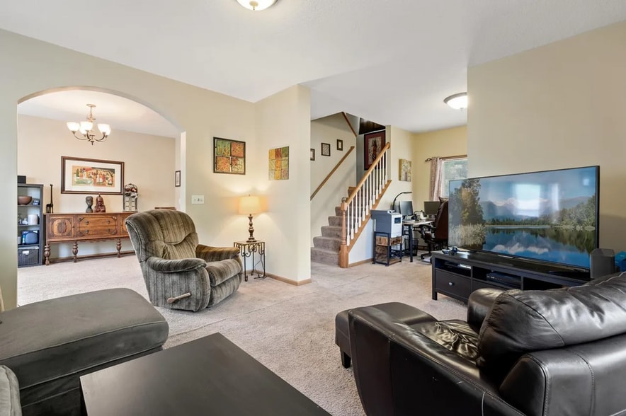 Building Photo - 1600 N Thomas Ave