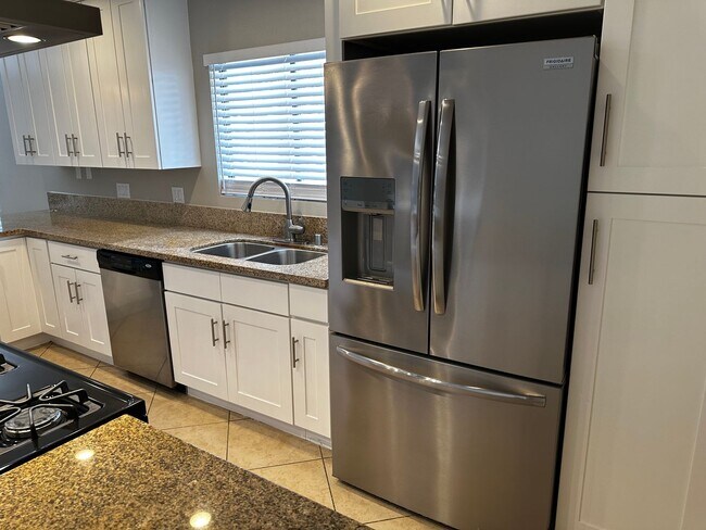 Building Photo - Freshly Updated 3bd/2ba home for rent!