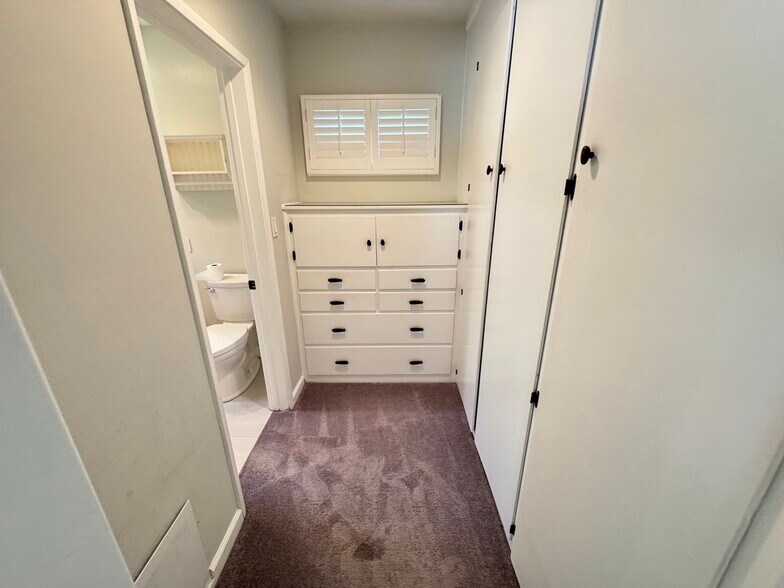 Building Photo - 3957 Woodfield Dr