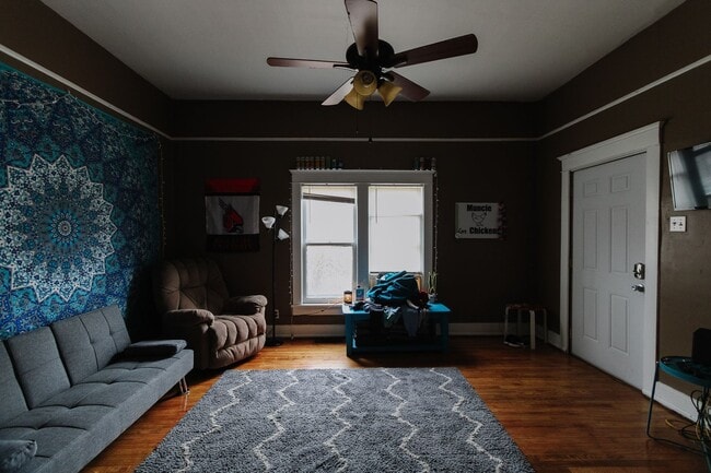 Building Photo - Preleasing for August 2026! 3 Bedroom, 1 bathroom, Pet-Friendly with In-Unit Washer & Dryer!