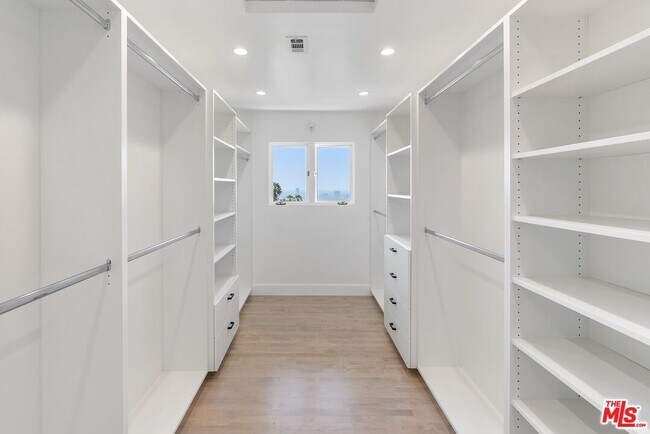 Building Photo - 1404 Devlin Dr