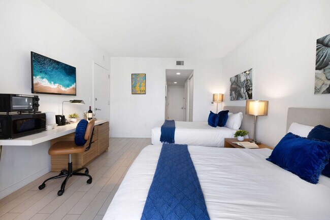 Building Photo - 2602 E Hallandale Beach Blvd