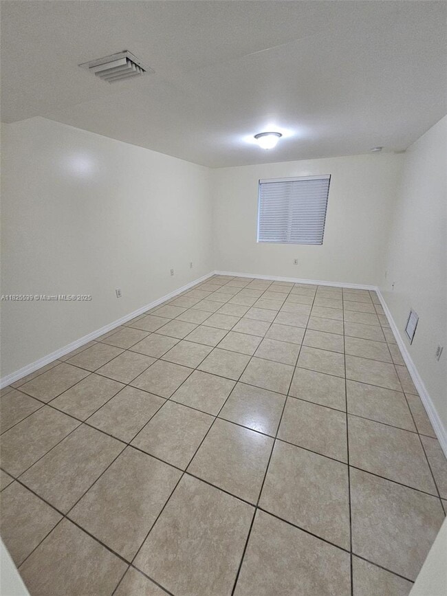 Building Photo - 15027 Coconut Ct