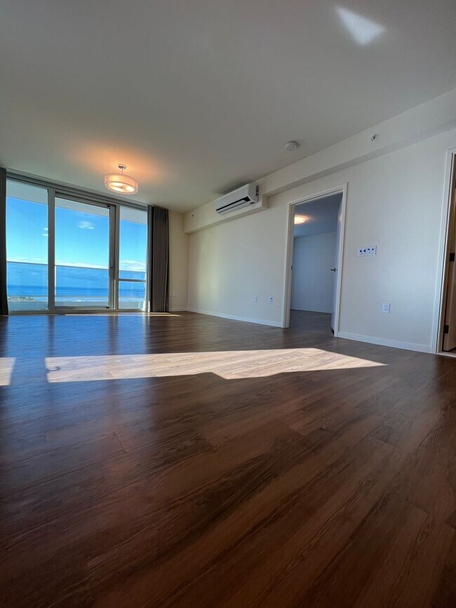 Building Photo - ** 2 BEDROOM 2 BATH** 2 covered PARKING, O...