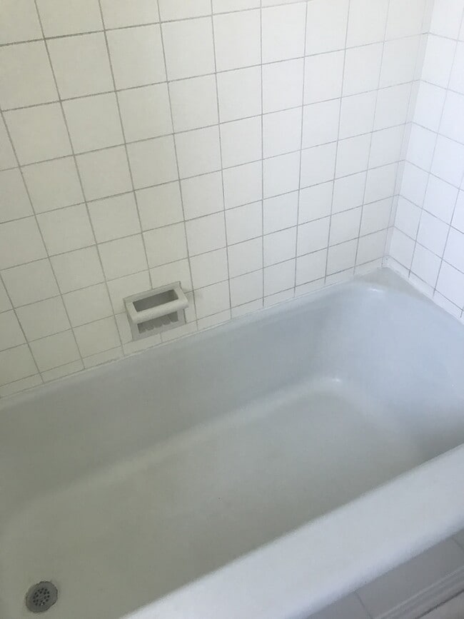 Building Photo - Country home