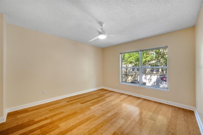 Building Photo - 755 Mainsail Dr