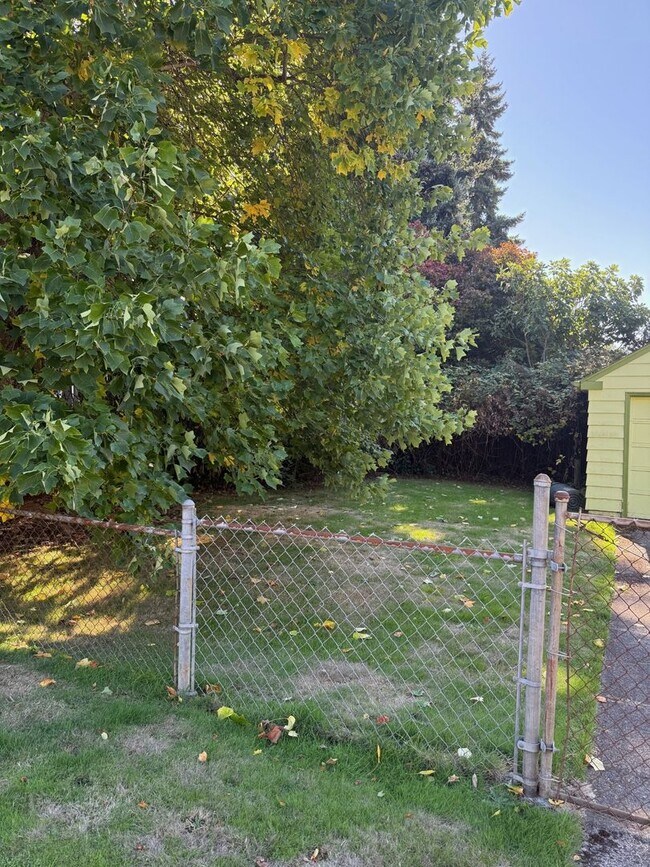 Building Photo - TIP TOP ON TYLER