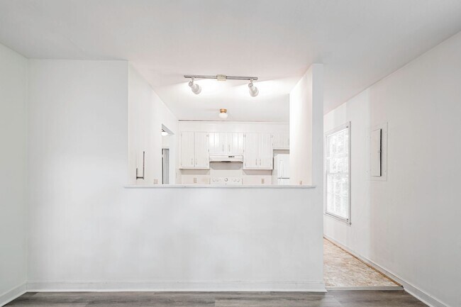 Building Photo - Great West End Two Bedroom Flat for rent