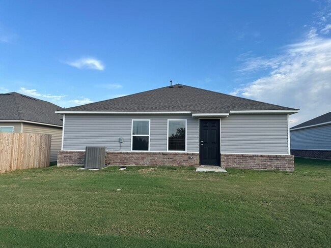 Building Photo - Newer 3-Bed, 2-Bath Home in Claremore — Modern Comfort & Style Designed for You