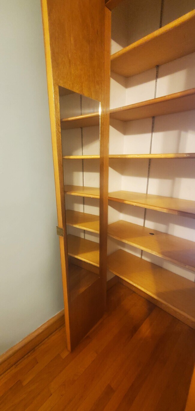 Master Bedroom - Storage Unit Shelves - 19638 Pompeii Ave